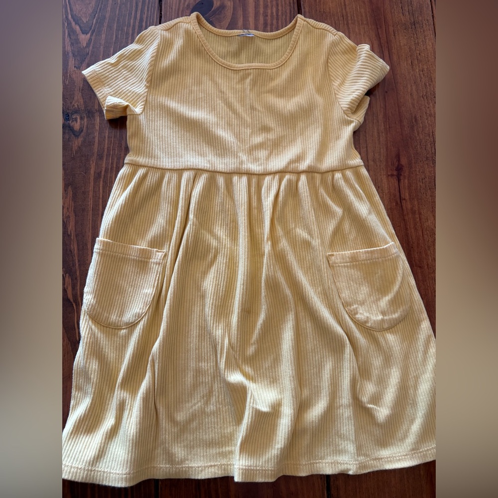 Kids Short Sleeve Ribbed Pocket Dress in Light Yellow